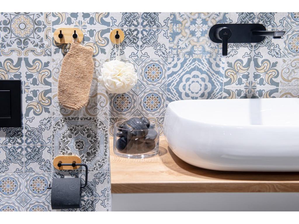 21535-vesak-na-stenu-na-nalepeni-3m-kov-cerna-barva-bambus