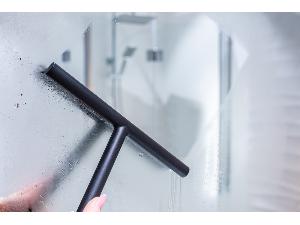 21738-sterka-na-sklenene-sprchove-kouty-plast-cerna-barva