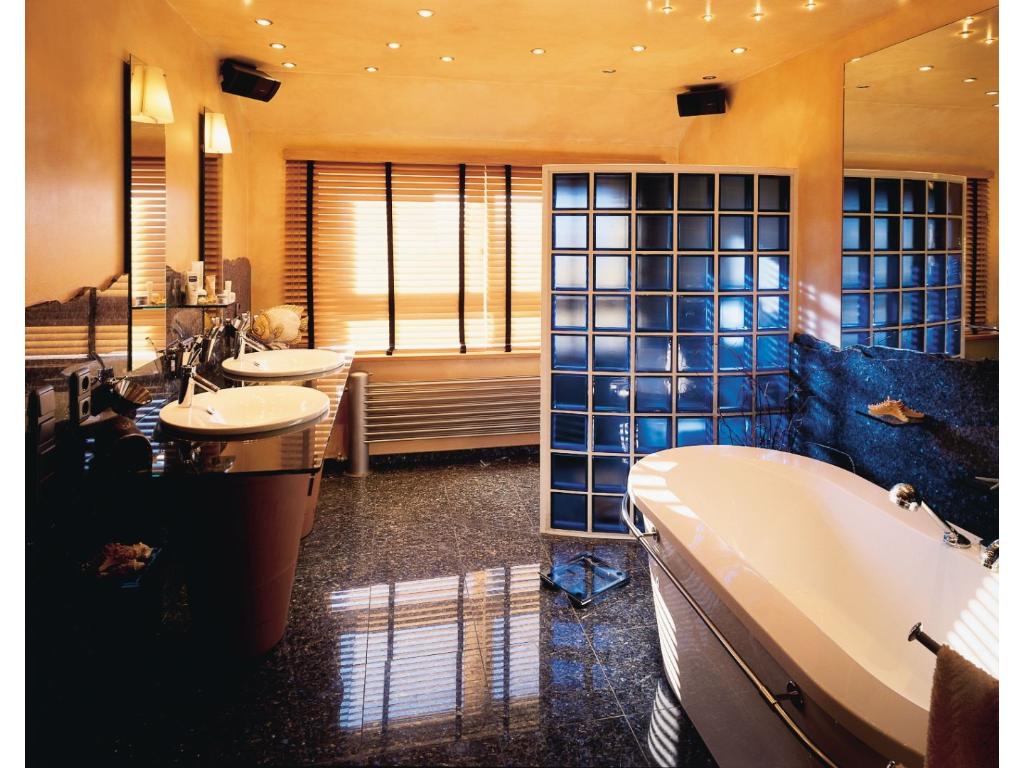 22320-luxfera-1919-8wbl-wave-brilly-blue-s-vlnkou-modra